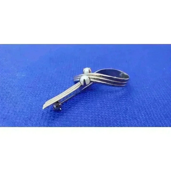 Vintage Brooch 12k Gold Plated Swirl Ribbon Faux Pearls Wells Pin - Picture 3 of 8